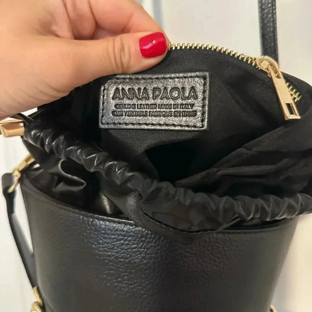 ANNA PAOLA Italian Leather Bucket Bag in Black - Picture 9 of 11